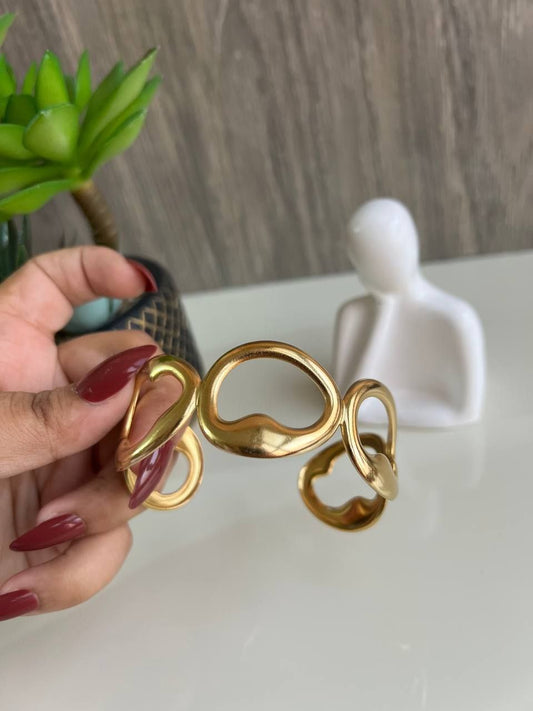 Aurora loop bangle
