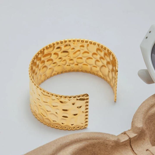 Golden whisper bangle
